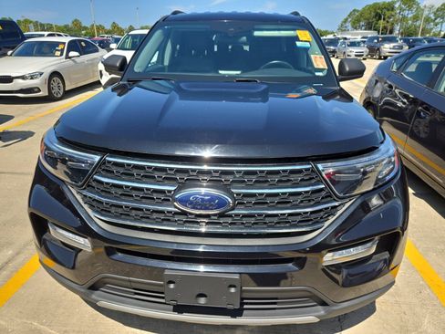 Used 2023 Ford Explorer XLT w/ Equipment Group 202A RWD image 2
