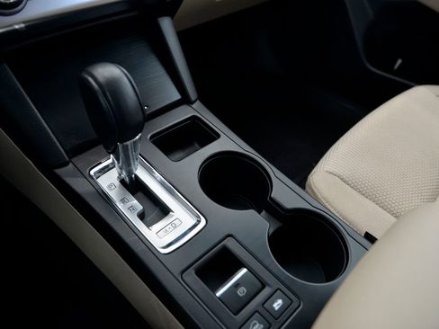 Used 2017 Subaru Outback 2.5i Premium image 25