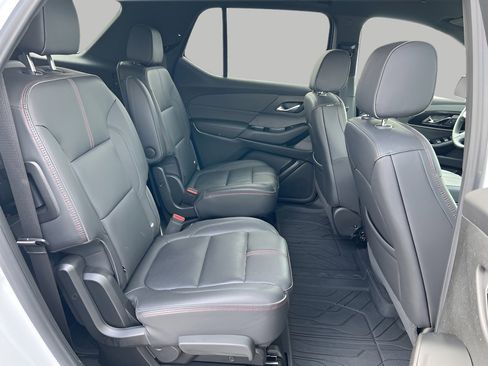 Used 2023 Chevrolet Traverse RS image 35