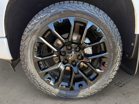 Used 2023 Chevrolet Silverado 1500 RST w/ Convenience Package II AWD/4WD image 9