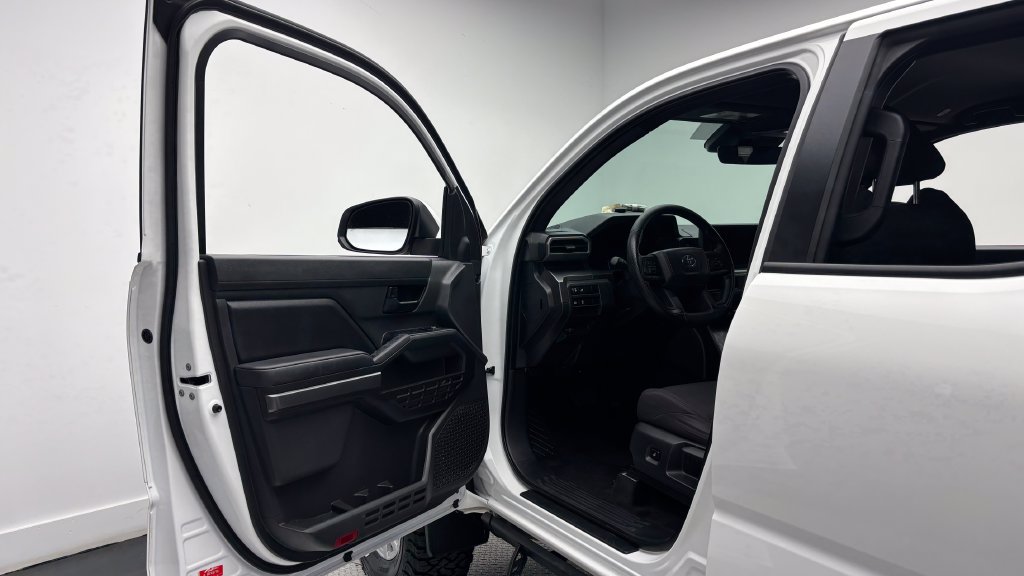 Used 2025 Toyota Tacoma SR5 AWD/4WD image 18