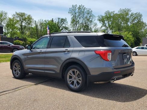 Used 2021 Ford Explorer XLT w/ Equipment Group 202A AWD/4WD image 5