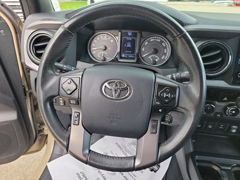 Used 2018 Toyota Tacoma TRD Sport w/ Technology Package AWD/4WD image 18