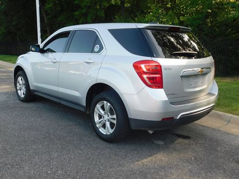 Used 2017 Chevrolet Equinox LS FWD image 3