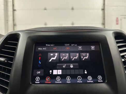 Used 2019 Jeep Cherokee Latitude Plus w/ Cold Weather Group AWD/4WD image 29