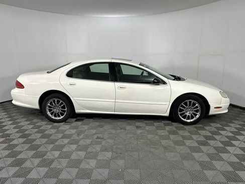 Used 2002 Chrysler Concorde Limited FWD image 9