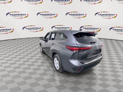 Used 2023 Toyota Highlander LE AWD/4WD image 6