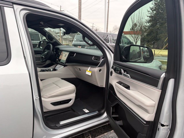 New 2026 Jeep Grand Wagoneer Summit AWD/4WD image 26