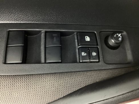 Used 2021 Toyota Corolla LE FWD image 37