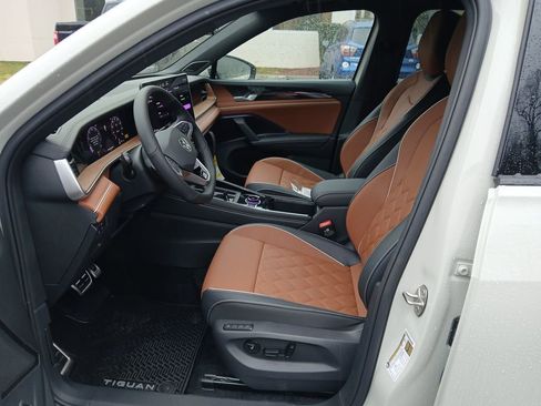 New 2026 Volkswagen Tiguan SEL R-Line image 9