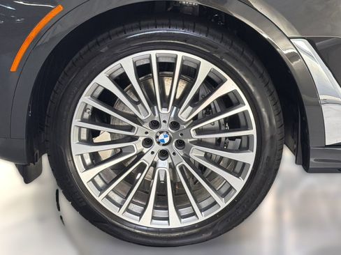 New 2026 BMW X7 xDrive40i w/ Premium Package image 11