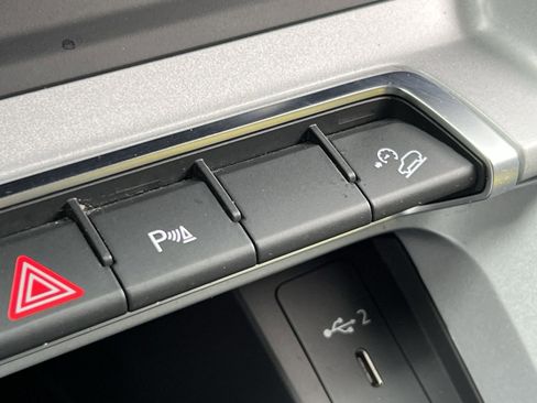 Used 2023 Audi Q3 2.0T Premium image 34