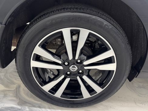 Used 2019 Nissan Kicks SR w/ SR Premium Package FWD image 12