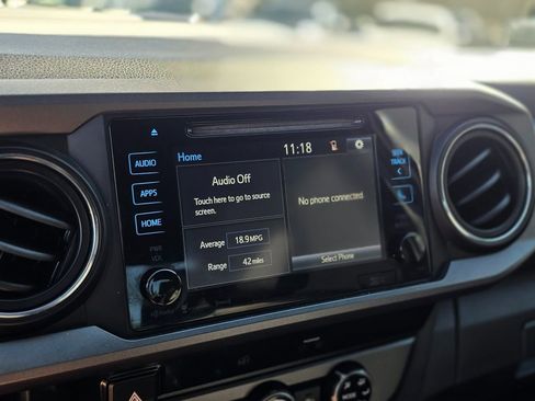 Used 2017 Toyota Tacoma TRD Sport image 28