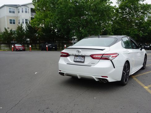 Used 2020 Toyota Camry XSE FWD image 4
