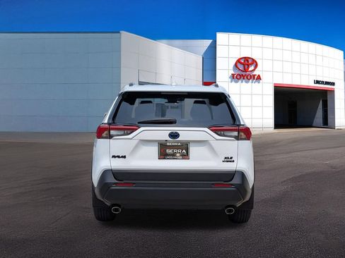 Used 2021 Toyota RAV4 XLE w/ Convenience Package AWD/4WD image 12
