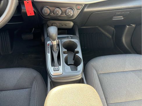 Used 2025 Chevrolet Trax LS w/ LS Convenience Package FWD image 21