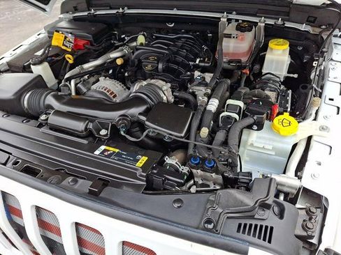 Certified 2022 Jeep Gladiator Sport image 32