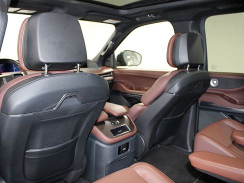 Used 2025 Lincoln Navigator Reserve image 29