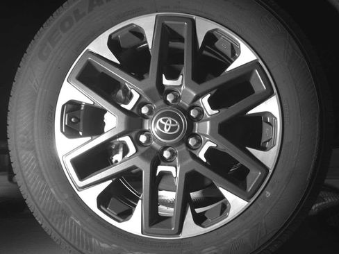 Used 2026 Toyota Tundra Limited AWD/4WD image 9