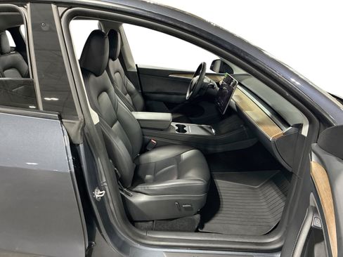 Certified 2023 Tesla Model Y Long Range AWD/4WD image 13