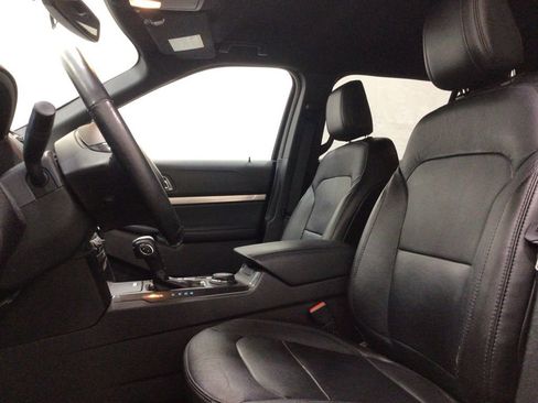 Used 2018 Ford Explorer XLT w/ Equipment Group 202A AWD/4WD image 11