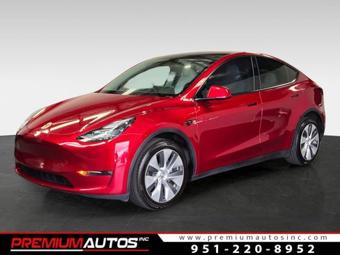 Used 2024 Tesla Model Y Long Range AWD/4WD image 1