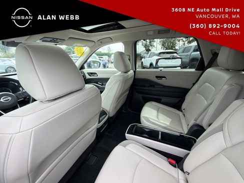 Used 2023 Nissan Pathfinder SL w/ SL Premium Package AWD/4WD image 26