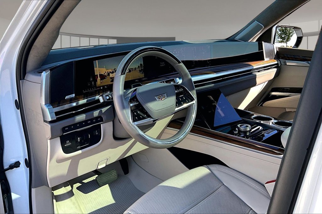 Certified 2025 Cadillac Escalade Premium Luxury Platinum w/ LPO, Floor Liner Package AWD/4WD image 13