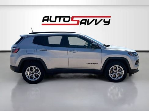 Used 2025 Jeep Compass Latitude AWD/4WD image 8