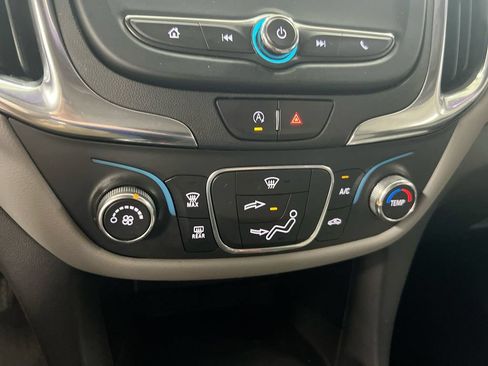 Used 2022 Chevrolet Equinox LS FWD image 16