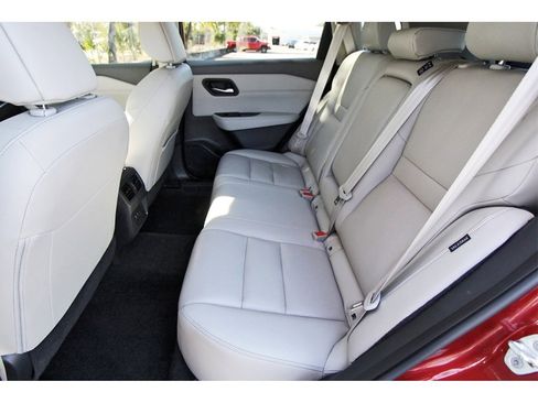 Used 2023 Nissan Rogue SL image 7