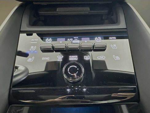 Used 2025 Porsche Macan Electric image 22