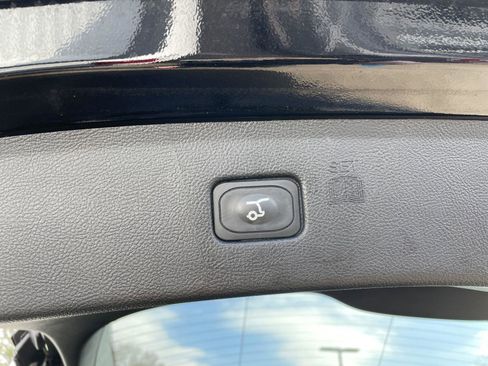 Used 2024 Ford Edge SEL w/ Sport Appearance Package image 39