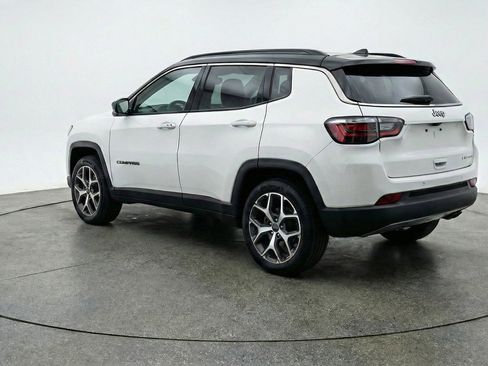 Used 2025 Jeep Compass Limited image 5
