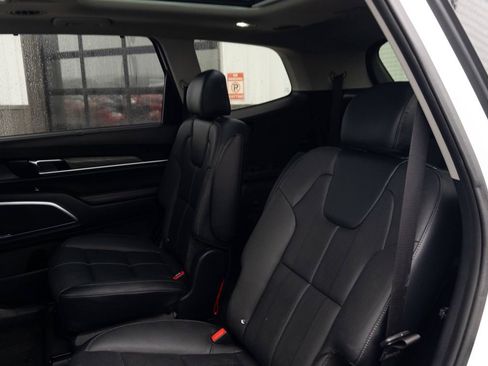 Used 2022 Kia Telluride SX w/ Nightfall Edition Package image 10