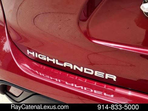 Used 2021 Toyota Highlander XLE AWD/4WD image 18