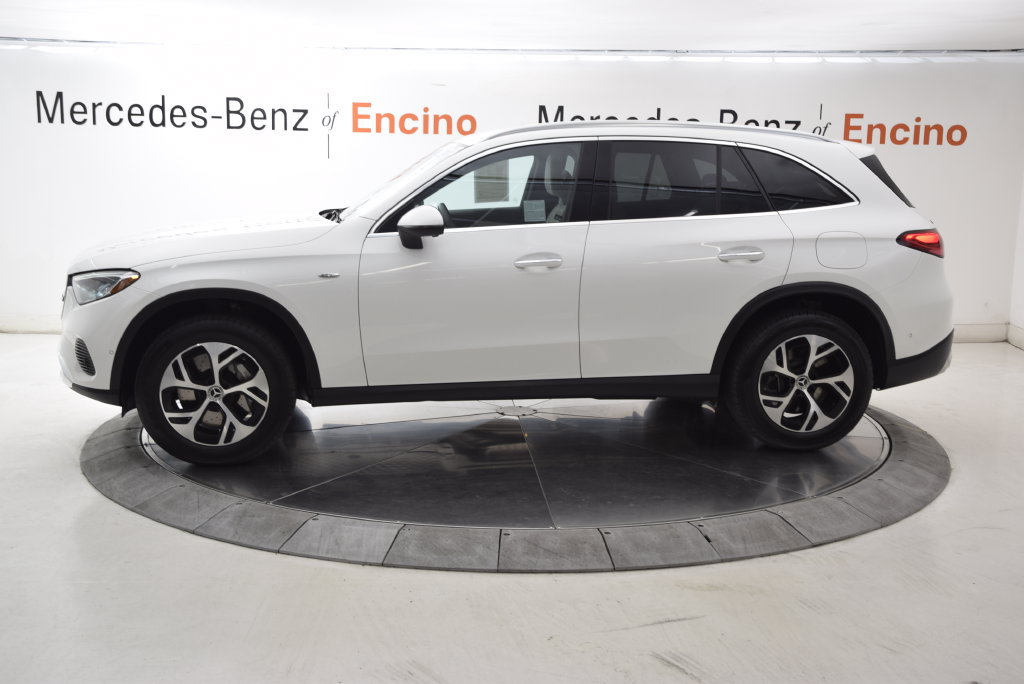 Used 2025 Mercedes-Benz GLC 350e 4MATIC image 3