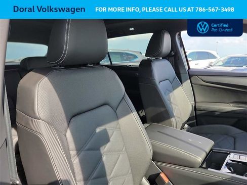 Certified 2024 Volkswagen Atlas Cross Sport SE w/ Panoramic Sunroof Package image 32