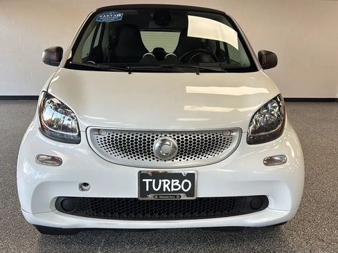 Used 2017 smart fortwo pure RWD image 8