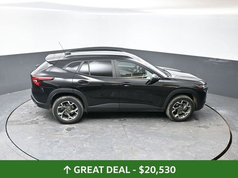 Used 2025 Chevrolet Trax LT image 42