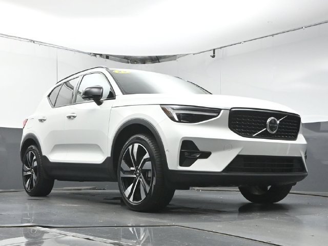Used 2025 Volvo XC40 B5 Ultra AWD/4WD image 34