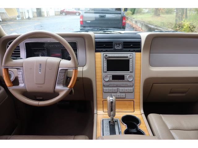 Used 2007 Lincoln Navigator 4WD image 10