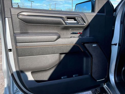 Used 2023 GMC Sierra 1500 AT4 w/ AT4 Preferred Package image 8