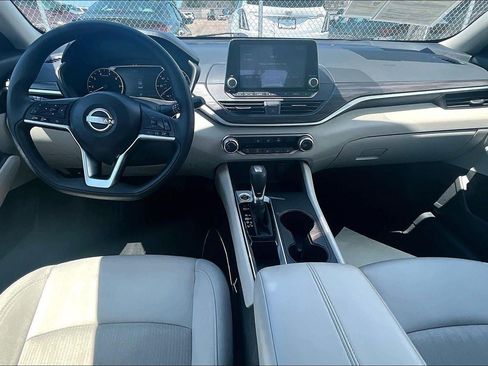 Used 2025 Nissan Altima 2.5 SV FWD image 16