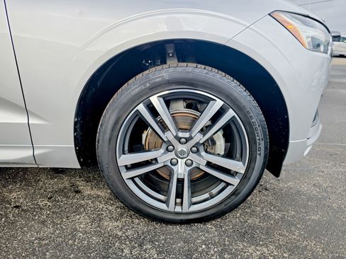 Used 2021 Volvo XC60 T5 Momentum w/ Premium Package image 25