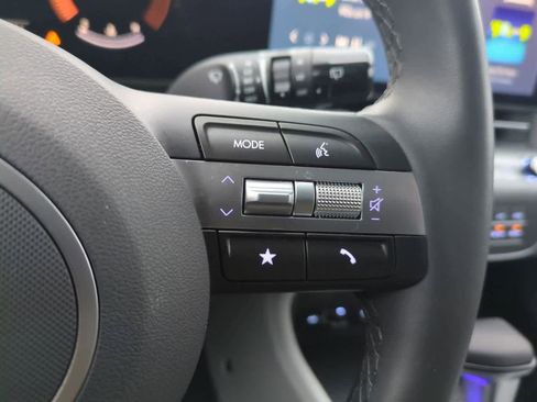 Used 2025 Hyundai Kona SEL image 23