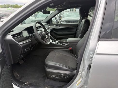 New 2026 Jeep Grand Cherokee Altitude AWD/4WD image 12