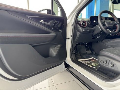 New 2025 Chevrolet Blazer EV RS image 36