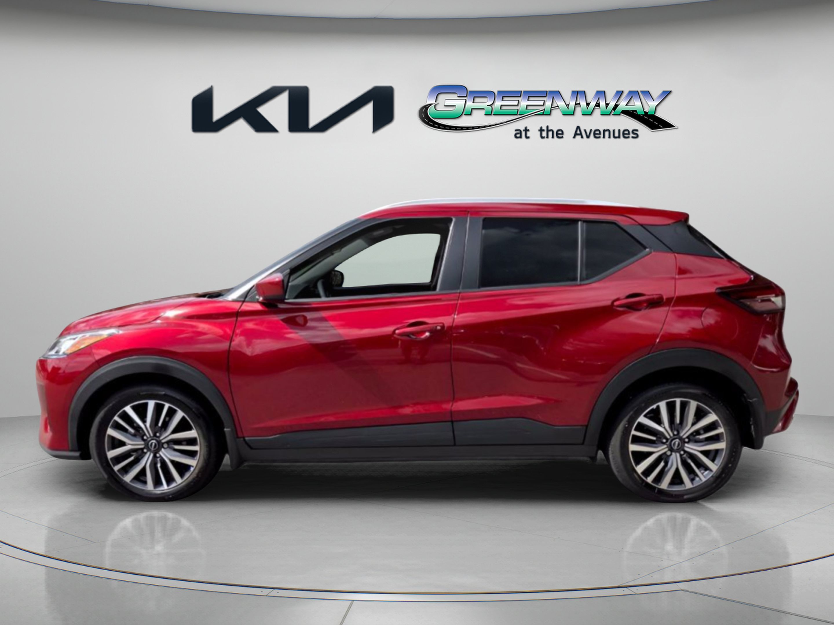 Used 2024 Nissan Kicks SV FWD image 4